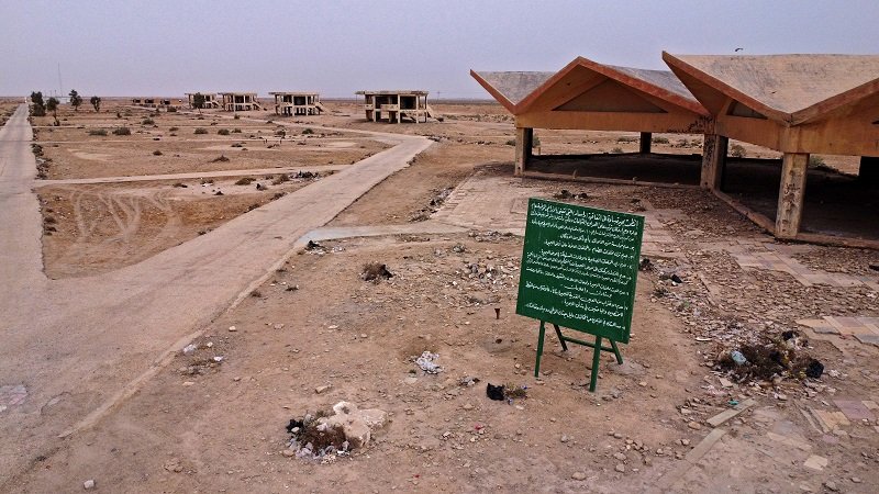 An aerial view shows abandoned hotels and tourist facilities at the dried-up Sawa Lake in Iraq's southern province of al-Muthanna, on April 19, 2022. - In Sawa, a sharp drop in rainfall -- now only at 30 percent of what used to be normal for the region -- has lowered the underground water table, itself drained by wells, said a senior advisor at Iraq's water resources ministry. (Photo by Asaad NIAZI / AFP)